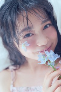 『林芽亜里 anniversary calendar photobook 2026 CELESTINE』（©KADOKAWA／写真：藤原宏）