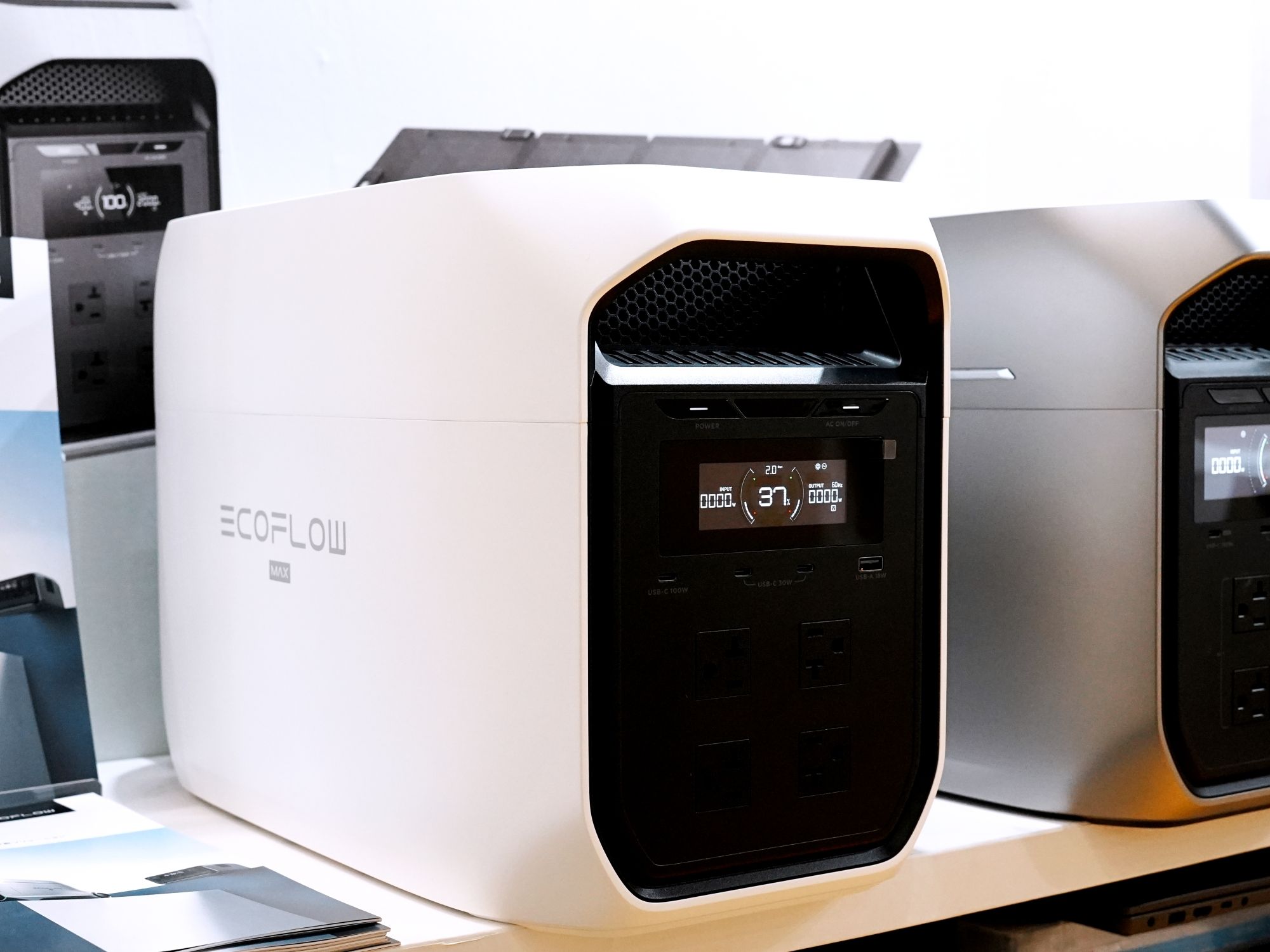 ポータブル電源 DELTA 3 Max（ホワイト）