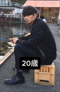 20歳 モノトーンにまとめたスタイル／Kazukiさん（@onepintofbeer）提供