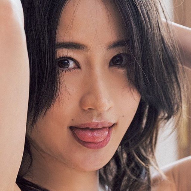寒川綾奈（撮影／TOYO　ヘアメイク／米澤和彦　スタイリング／毛塚由恵）
