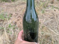 こんな瓶が発掘されました（雪国の外構屋Kさん提供）