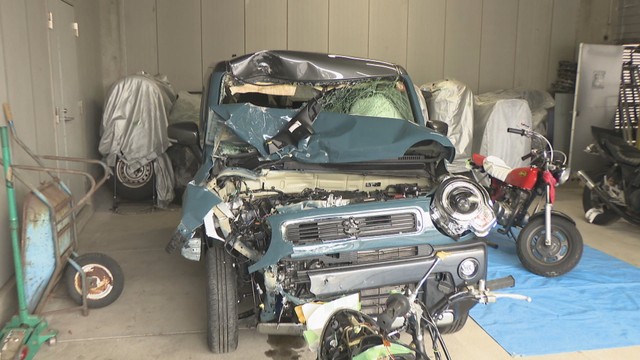 原付きバイクと衝突した軽自動車