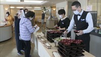 1年の健康と新型コロナ終息祈り　天満屋岡山店で七草がゆの無料サービス