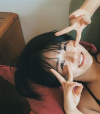 すみぽん（高倉菫）「旬撮GIRL Vol.30」（扶桑社）より＝撮影／東京佑 ヘアメイク／イワタユイナ スタイリング／米丸友子