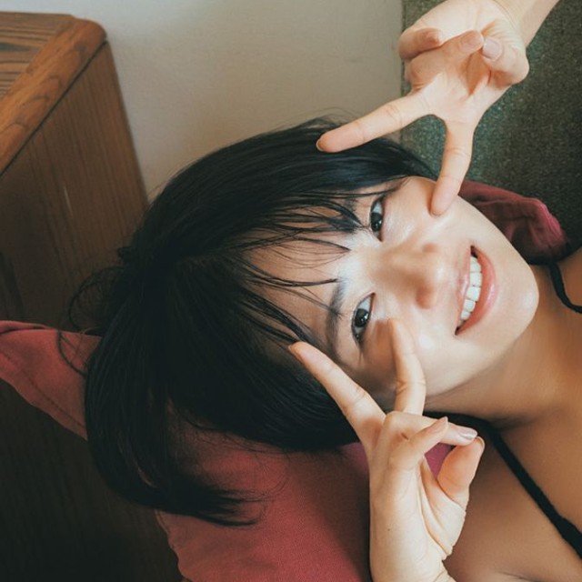 すみぽん（高倉菫）「旬撮GIRL Vol.30」（扶桑社）より＝撮影／東京佑 ヘアメイク／イワタユイナ スタイリング／米丸友子
