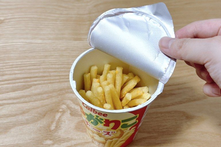 そのまま開けないで！ 一気食いを防げる「じゃがりこの“意外な食べ方