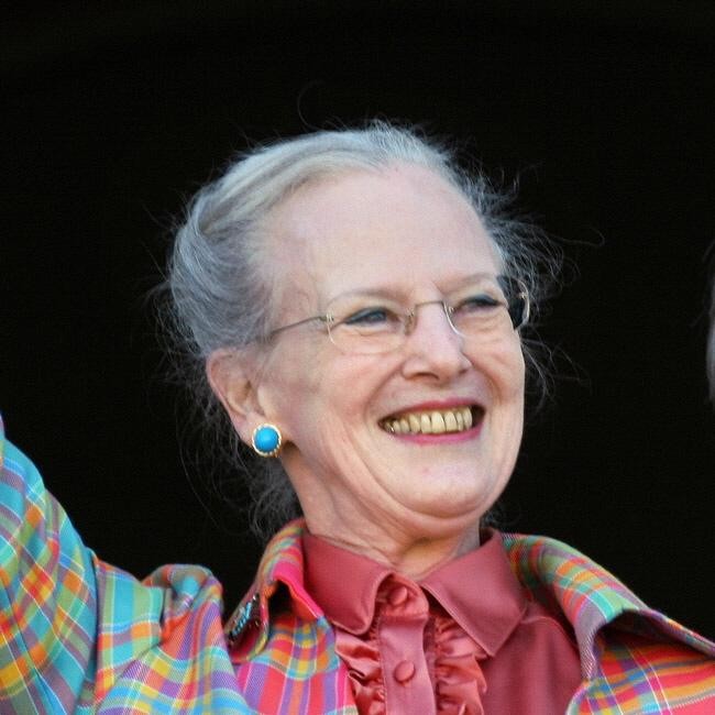 今や世界でただ一人の女性君主となった女王 孫たちの将来を思って王位をはく奪|よろず〜ニュース