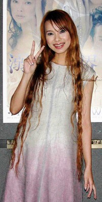 上原さくら＝2004年