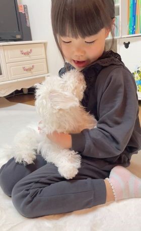 シロも一人は寂しいよね？いっぱい一緒にいようね（提供）