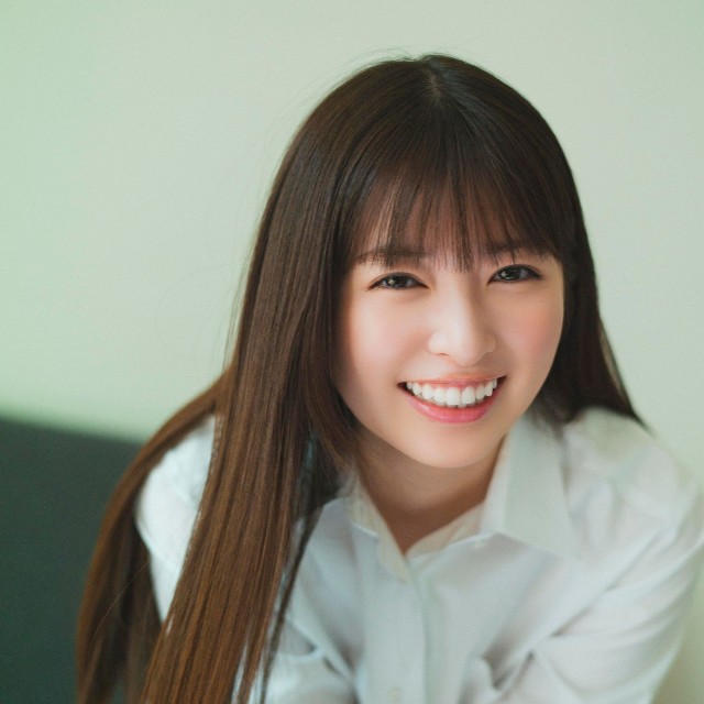 「B.L.T.graduation2026中学・高校卒業」（東京ニュース通信社刊）表紙・巻頭を務める乃木坂46・小川彩(撮影／細居幸次郎)