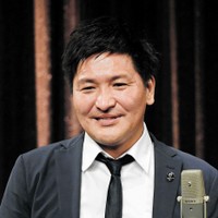 お笑いコンビ「スリムクラブ」の真栄田賢さん