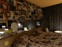 「謎解きホラールーム」の室内、怖いけどおしゃれ？