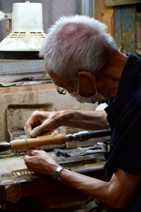 熟練の職人さんが加工しています
