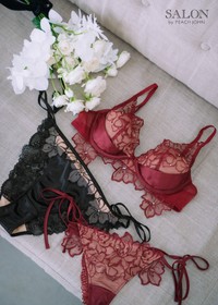 ランジェリーブランド「PEACH JOHN」冬の新ビジュアルにゲスト出演した森香澄