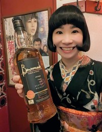 きもの文化検定二級やウイスキーコニサー、日本酒唎酒師の資格も所有している
