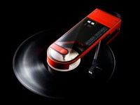 レコードを挟み込むようにして再生します