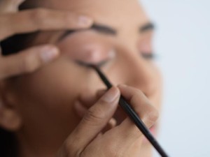 2人の友達がくれた、私の中の「女の子」を輝かせるそれぞれのコスメ