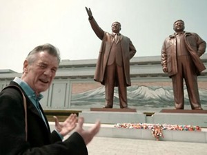 英国の俳優マイケル・ペイリンが「北朝鮮旅行ドキュメンタリー」を撮影