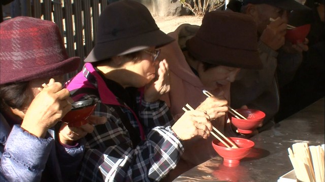 年の瀬恒例の「大師市」香川・小豆島