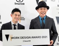 木梨憲武（右）と伊藤淳史=2021年