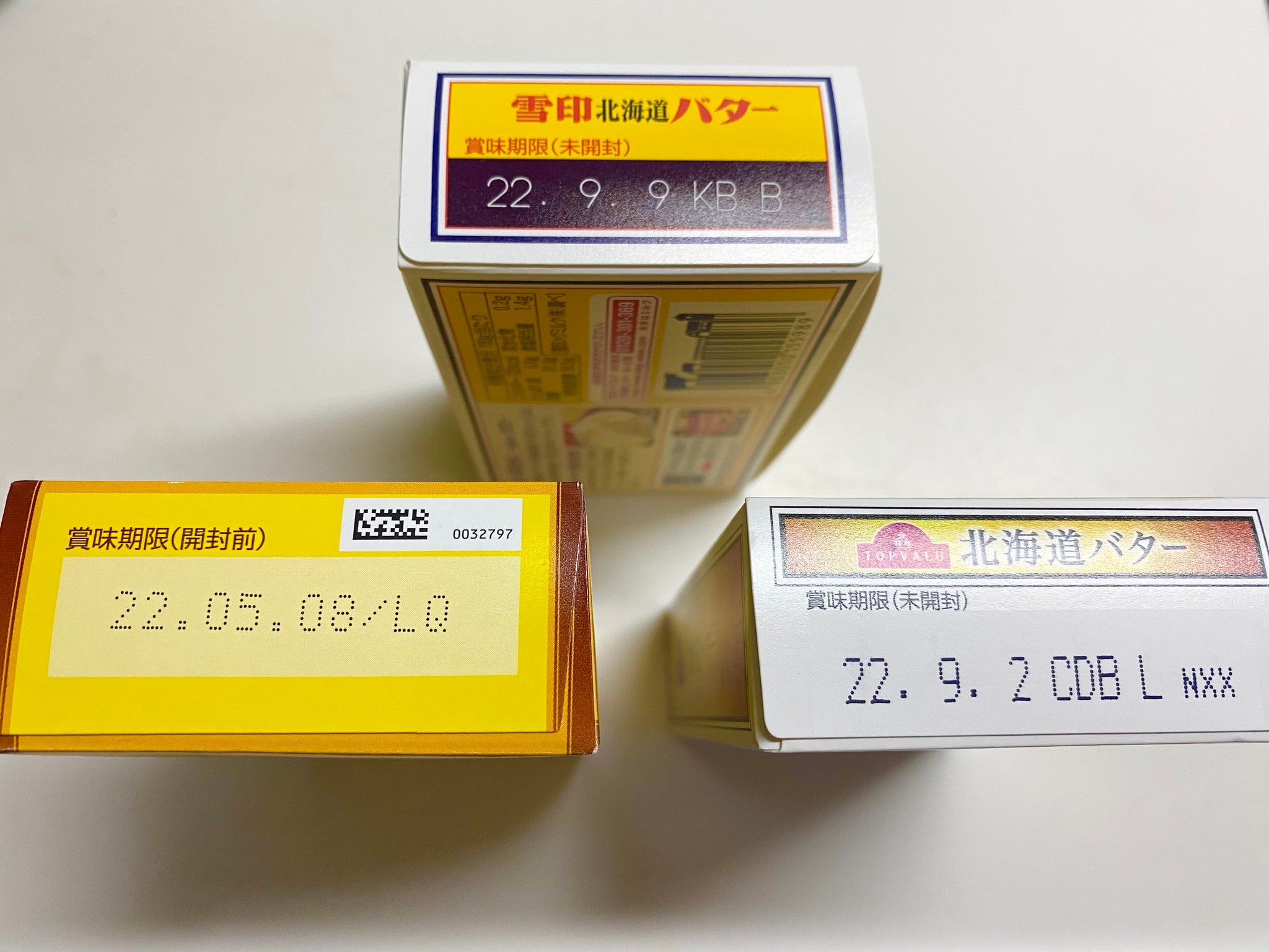 mcバター4箱 未開封 賞味期限2028/02+10袋 賞味期限2028/01 バターの賞味期限、箱裏の成分表にわざわざ「側面に書いてます」 その
