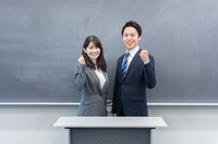新人教員が自信を持って業務に取り組めるサポートとは…※画像はイメージです（polkadot/stock.adobe.com）