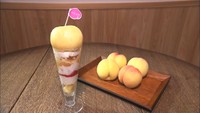 インパクト抜群　モモがたっぷりの人気パフェ　岡山・倉敷市