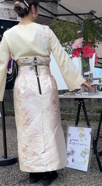 帯から制作したスカート/itohanaさん（@itohana_teshigoto）提供