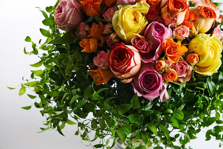 題名・春の花束 作者・ダイフ 3.11で果たせなかった誕生日のサプライズ 母が大好きだったバラを