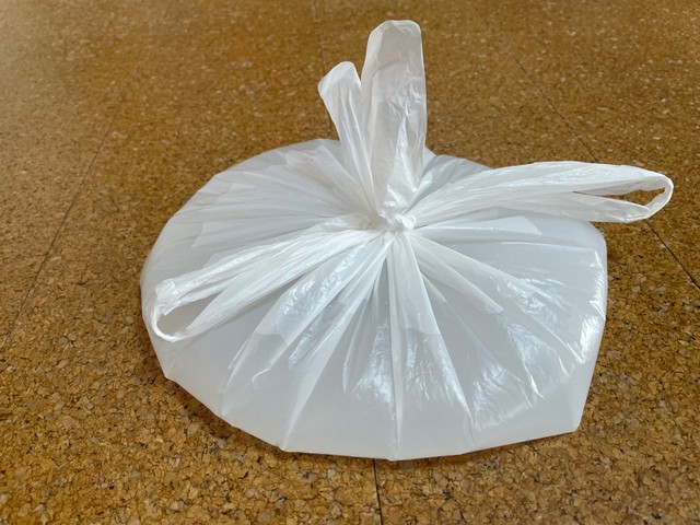 くるっと回して手前でもう1回結ぶ