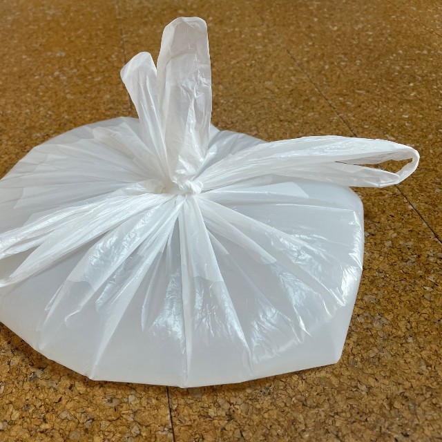 くるっと回して手前でもう1回結ぶ