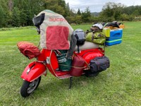 実はベスパにはこんなに荷物が積めるんですね。いや、普通あんまりそうはしませんけど