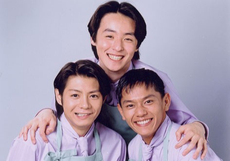 「おやつボーイズ」時代の斉藤文幸さん（前列右）（提供）