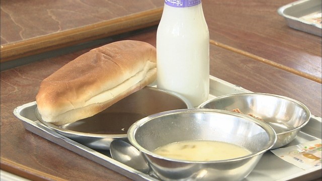 給食のコッペパンに金属片付着　児童・生徒にけが人なし　香川