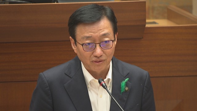 勇退の意向を表明する大西市長
