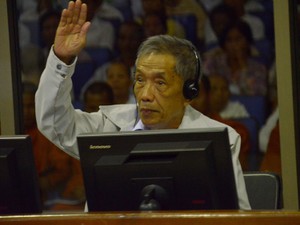 ポル・ポト派の３年と８カ月と２０日を、語り直す