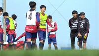 ファジアーノ岡山　攻撃的な4バックへ…沖縄キャンプで新指揮官が指示「考えるサッカーを」