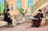 「徹子の部屋」   (右から)黒柳徹子、鈴鹿央士＝テレビ朝日提供