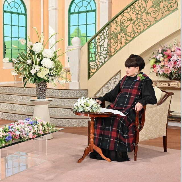 「徹子の部屋」   (右から)黒柳徹子、鈴鹿央士＝テレビ朝日提供