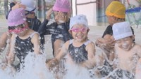 小学校の水泳授業をスポーツ施設の屋内プールで　屋内なので熱中症予防にもメリット　高松市