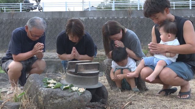 小豆島のお盆の伝統行事「川めし」　香川・小豆島町