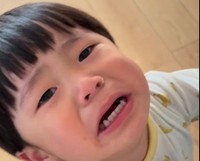 ママを見つめて、訴えるこうちゃん（提供：＠shotan.522さん）