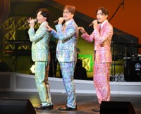 純烈の（左から）後上翔太、酒井一圭、白川裕二郎＝2025年