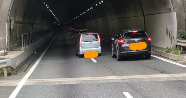 蛇行運転をしていた理由を「疲れていたので、頑張って運転してきた」と話したという男性運転者（「星の砂時計」さん提供）