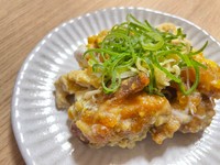 九月さんおすすめのレシピ。唐揚げの卵とじ風。親子丼の変化球として楽しめます