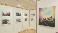 高松三越で27日から開かれている「ザ・ビートルズ写真展」