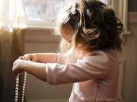 あの子と語り合いたい未来のこと。共に過ごした温かでやわかな幼少期