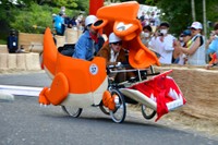 大破して激突！