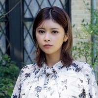 「週刊SPA!」2025年10月28日発売号に登場した山田あい＝撮影：中山雅文、ヘアメイク：新井祐美子、スタイリング：八杉直美