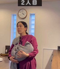 2人目では遠くを見つめて…ひたすら無心！？（提供：＠suisuiminkoさん）
